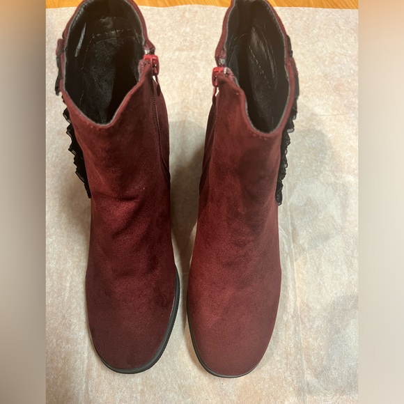 NWOT - Faux Suede Lace Ankle Boots (US 7) - Picture 4 of 10